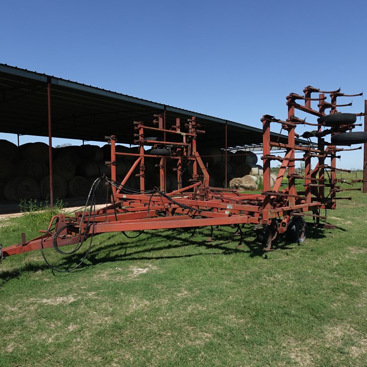 #4201 • Case IH Field Cultivator