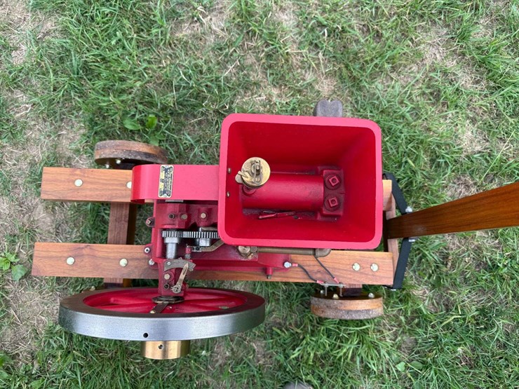 half-scale-new-holland-1.5hp-engine-image-8
