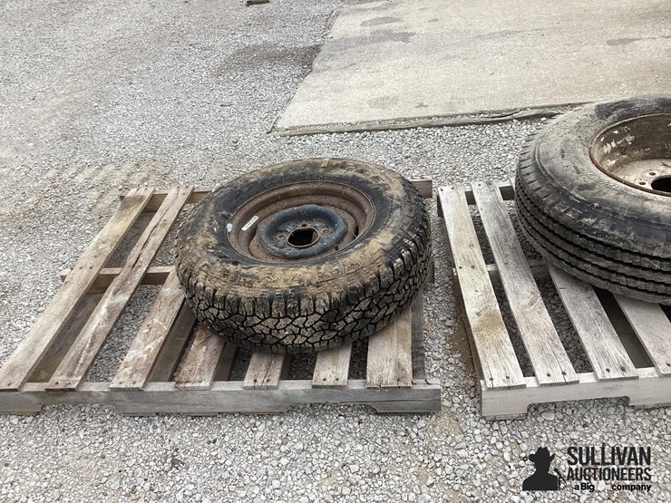 235/75r15-tire-&-rim-image-11