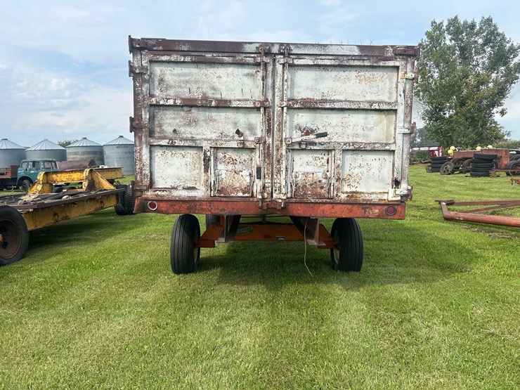 bradford-custom-grain-wagon-image-4