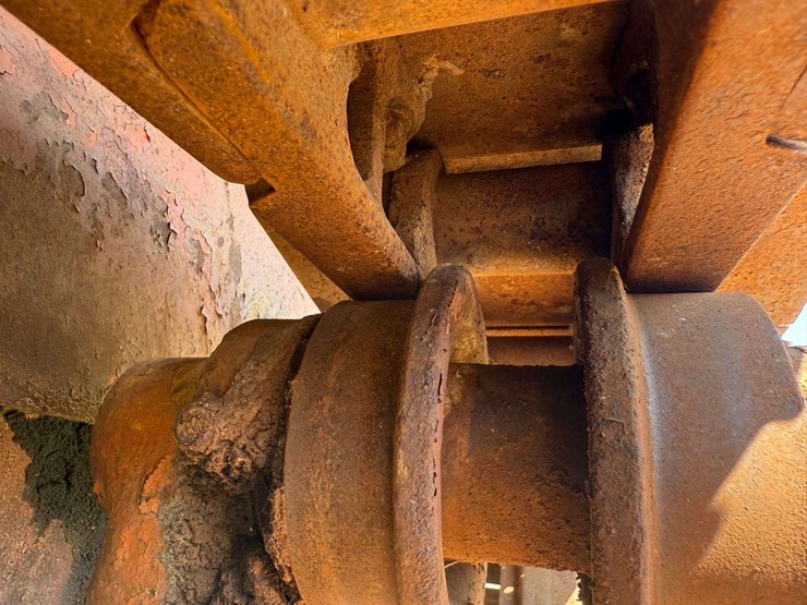 caterpillar-d4-air-compressor-tractor-image-29