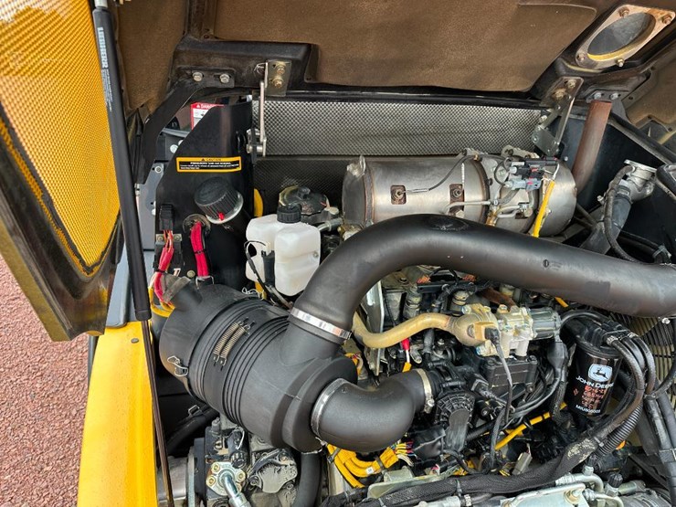 2017-deere-304l-image-45