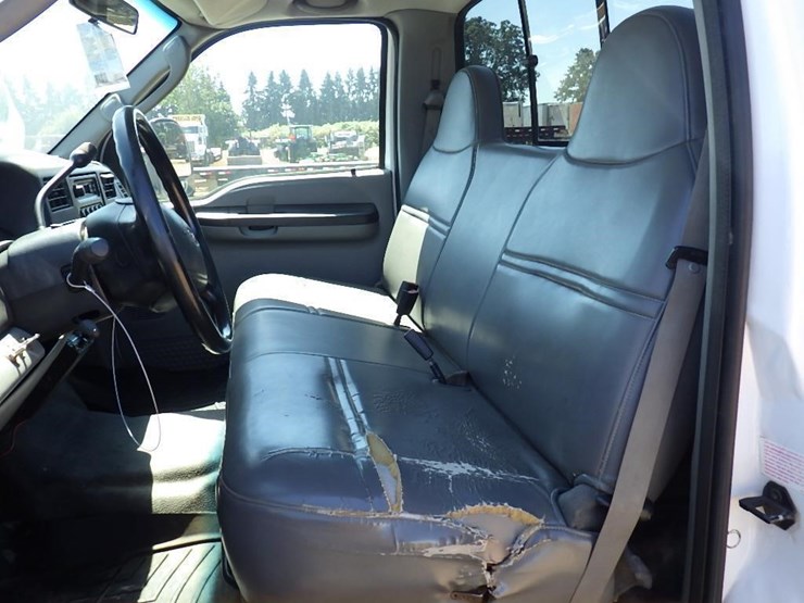 2004-ford-f550-image-13