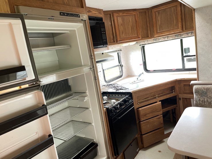 #6294-•-1995-prowler-5th-wheel-travel-trailer-(has-wi-title)-image-17