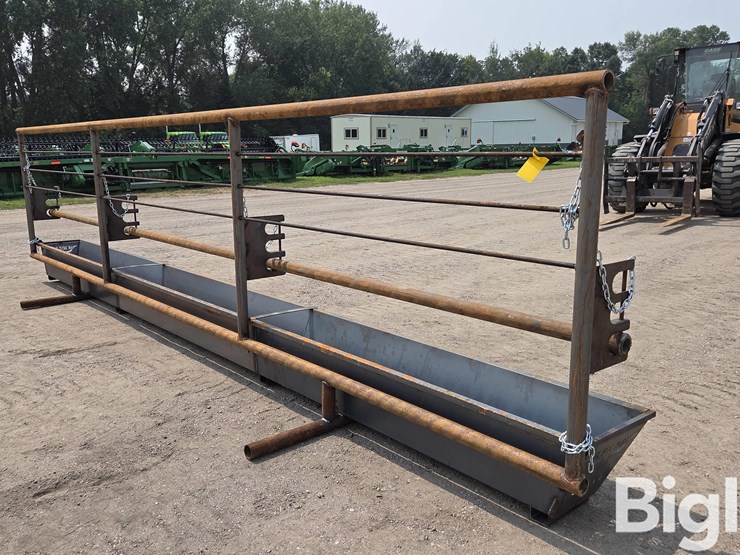24'-free-standing-panel-w/-feed-trough-image-5