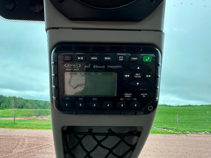 2019-case-580sn-image-65