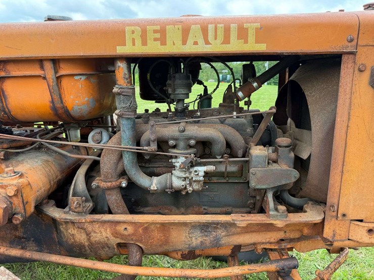 renault-with-rotaped-tracks-image-23