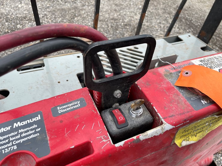 #6400-•-raymond-electric-pallet-jack-image-15