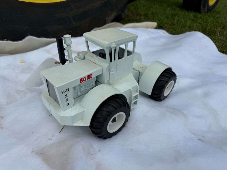 1/16-scale-trumm-big-bud-hn250-image-1