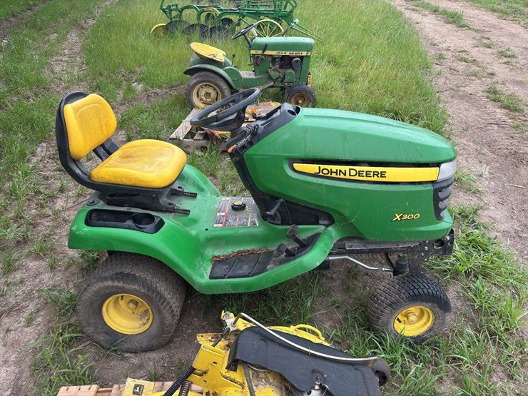 john-deere-x300-image-4