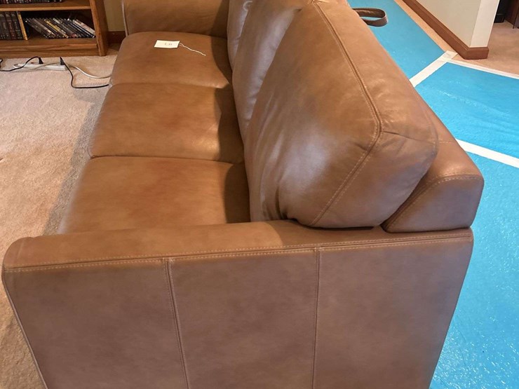 leather-couch/sleeper-77”-w-image-3