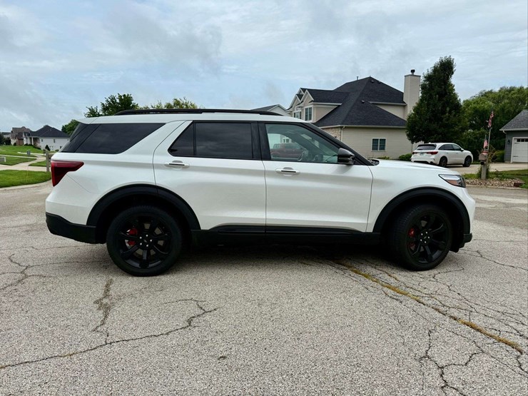 2023-ford-explorer-image-5