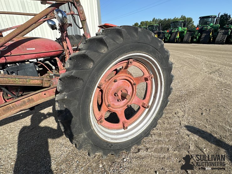 1940-farmall-h-2wd-tractor-w/hyd-loader-&-trip-bucket-image-9