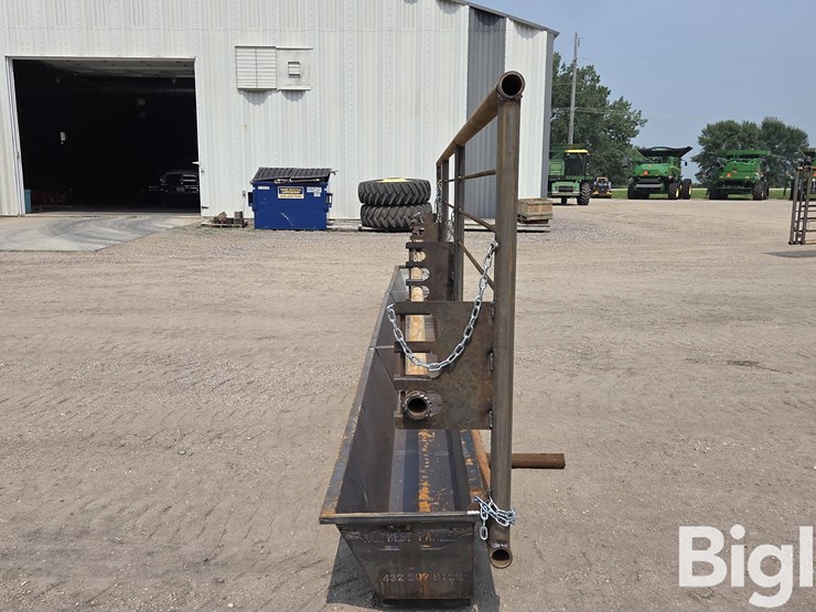 24'-free-standing-panel-w/-feed-trough-image-8