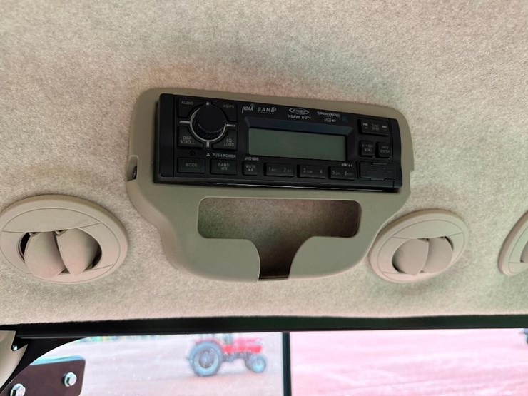 2018-john-deere-4052r-image-57