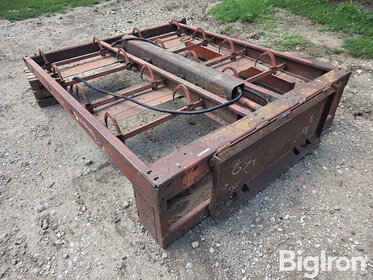 farmhand-hydraulic-square-bale-fork-image-3