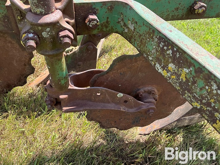 john-deere-810-image-19