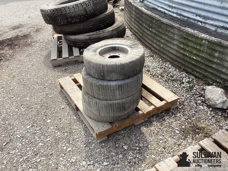 20”x5.5”-laminated-tires-image-5