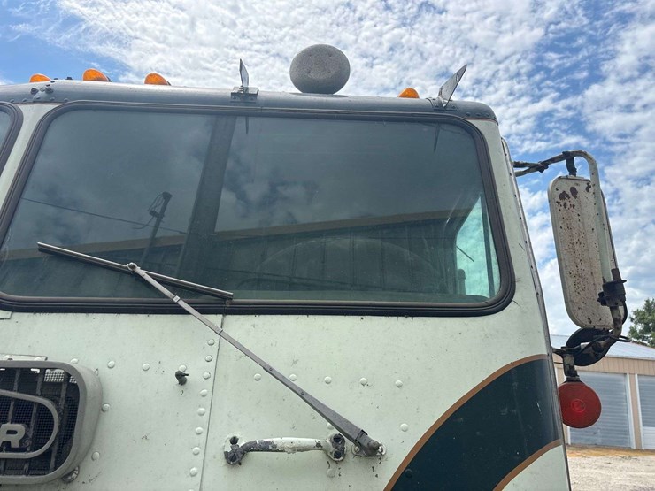 white-freightliner-cabover-semi-image-39