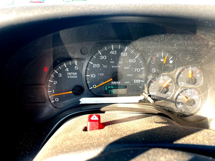 #6287-•-2005-chevy-c4500-4x4-service-truck-image-32