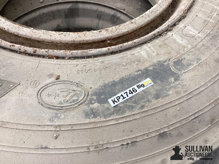11r22.5-tires-&-rims-image-15