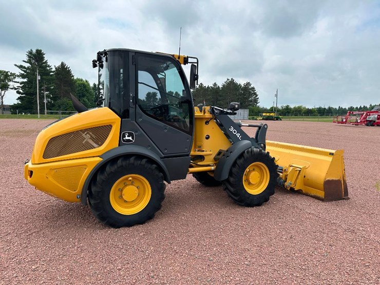 2017-deere-304l-image-4