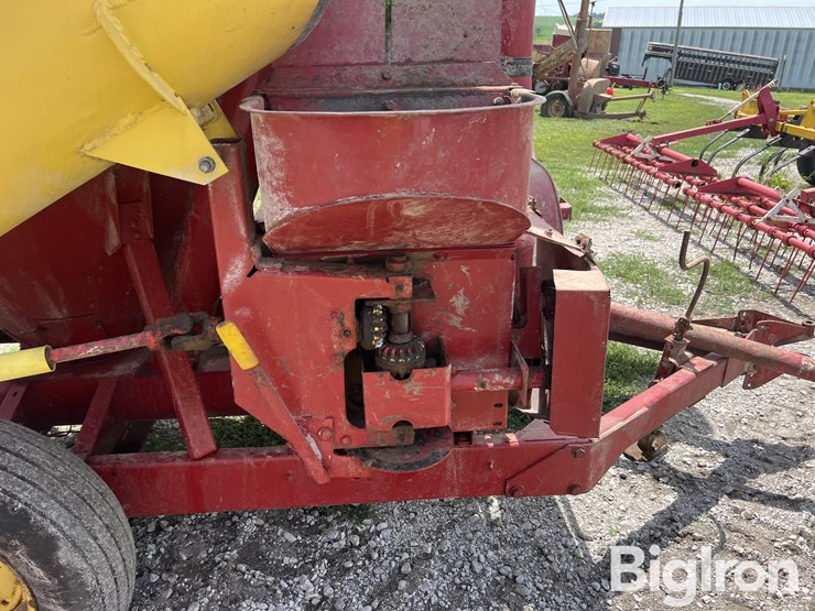 new-holland-353-image-15