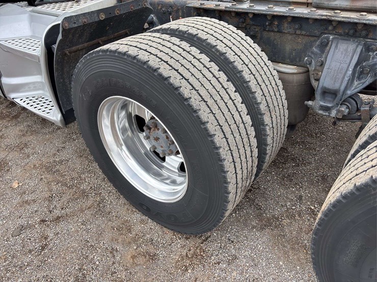 2013-kenworth-t660-image-7