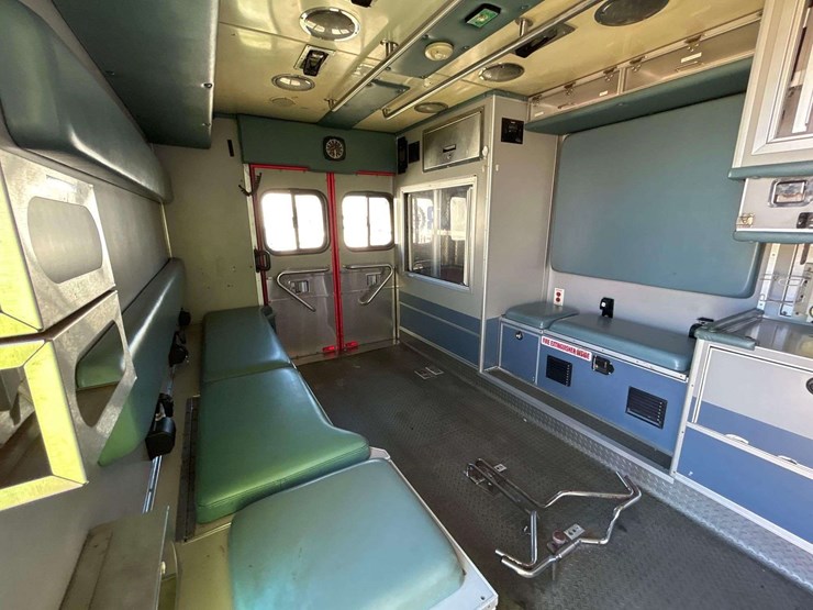 2009-freightliner-m2-106-medtec-ambulance-image-26