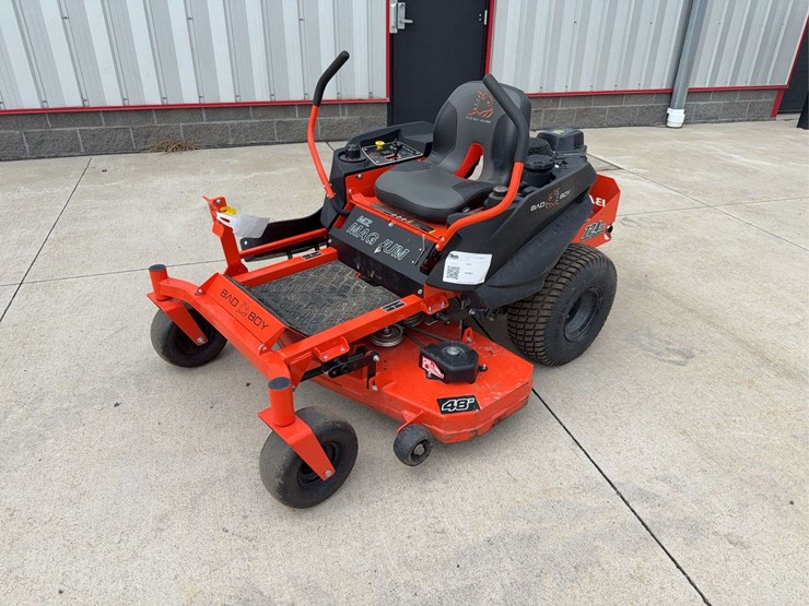 2023-bad-boy-724cc-magnum-zero-turn-mower-image-1