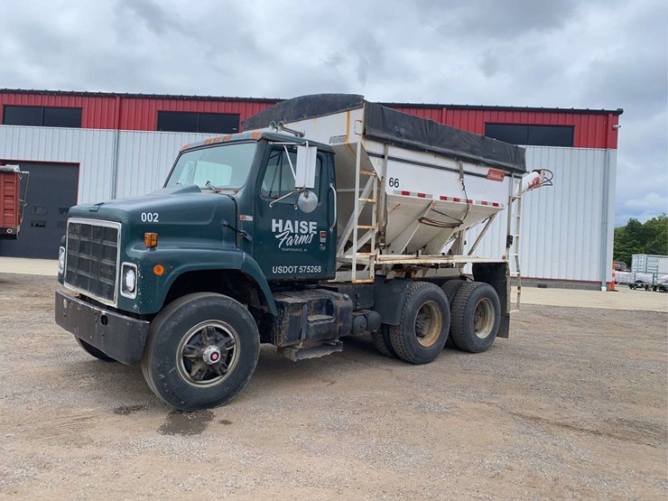 1988-international-dry-fertilizer-truck-image-2