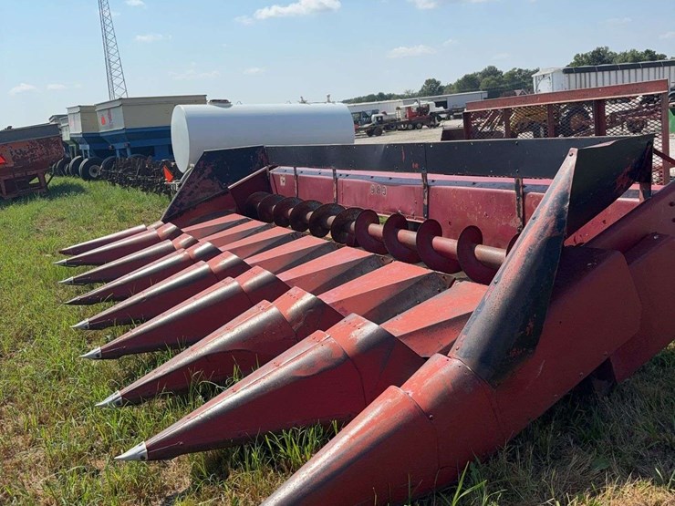 ih-983-8-row-corn-head-image-11