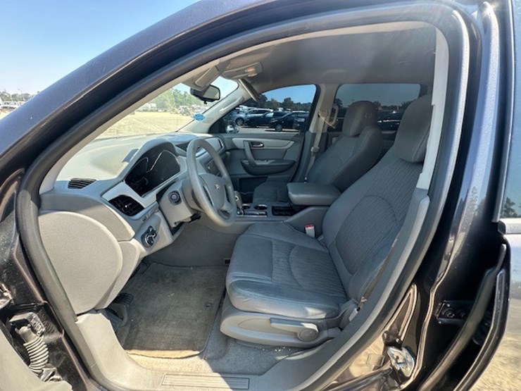 2016-chevrolet-traverse-ls-image-42