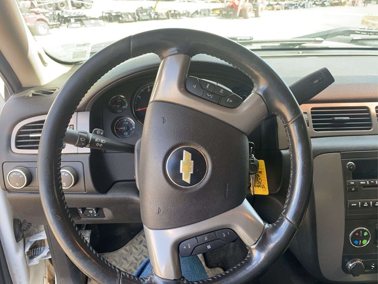 2012-chevrolet-3500-image-26
