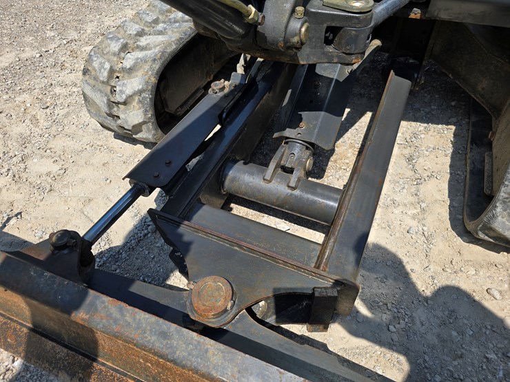 2012-bobcat-e35-image-51