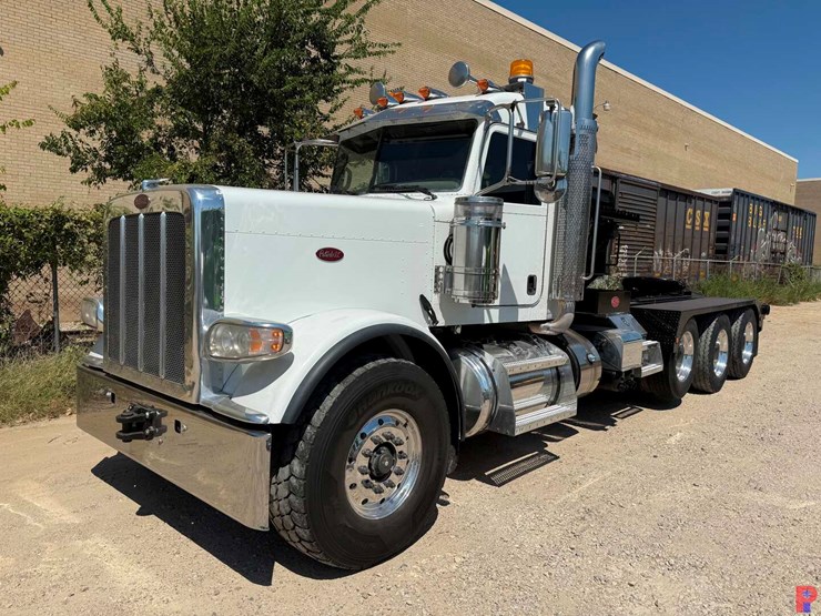 2015-peterbilt-389-image-1