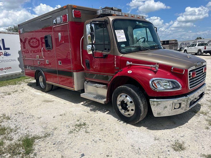 2009-freightliner-m2-106-medtec-ambulance-image-2