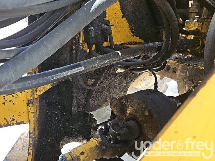 2005-deere-544j-image-11