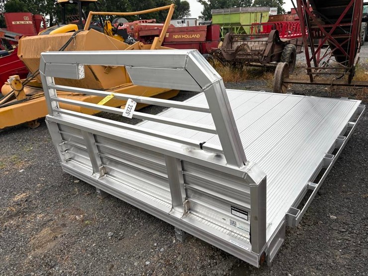 new-magnum-aluminum-flatbed-image-2