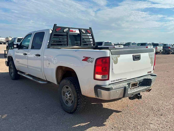 2011-gmc-sierra-2500-image-6