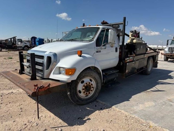 2012-ford-f650-image-1