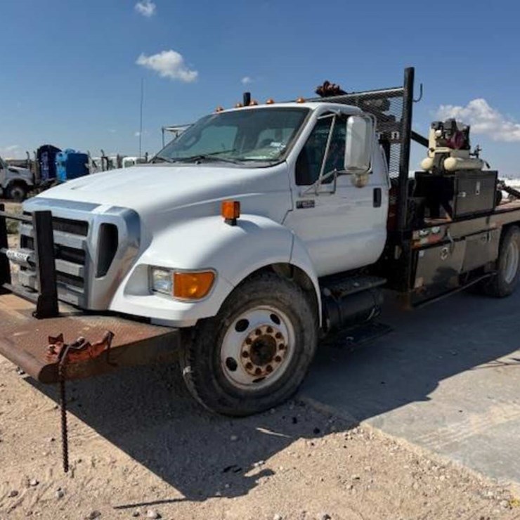 2012 FORD F650