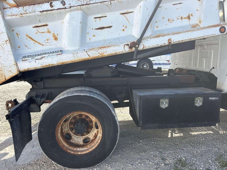 2005-ford-f750-image-28