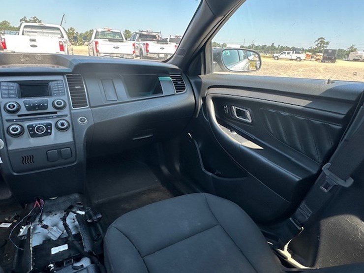 #23001-•-2017-ford-taurus-image-37