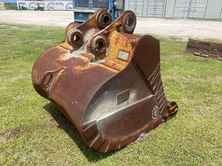 caterpillar-56in-excavator-bucket-image-3
