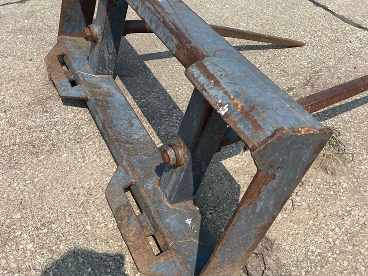 skidloader-2-prong-bale-spear-image-5