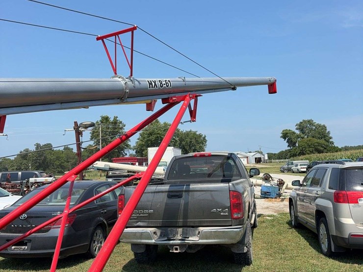 new-2023-agi-hutchinson-hx8-61-swing-away-auger,-540pto,-hyd-lift,-never-used-image-9