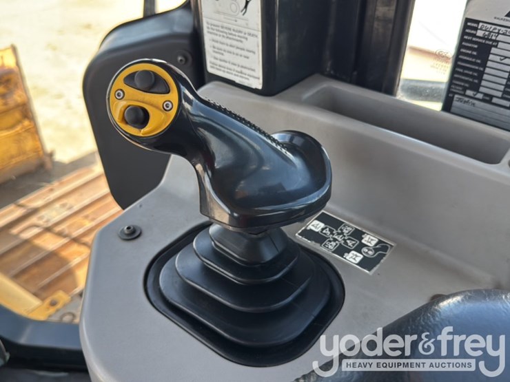 2016-komatsu-d61px-24-image-43