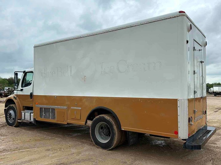 2011-freightliner-m2-image-5