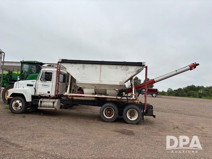 1996-mack-ch613-image-3